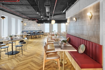 h4 hotel wyndham paris pleyel resort