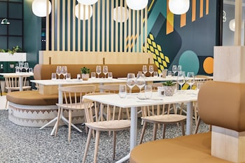 h4 hotel wyndham paris pleyel resort