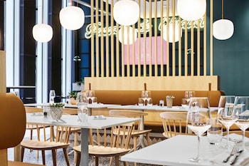 h4 hotel wyndham paris pleyel resort