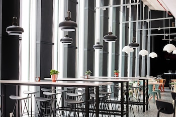 h4 hotel wyndham paris pleyel resort