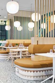 h4 hotel wyndham paris pleyel resort