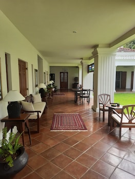 taru villas kandy