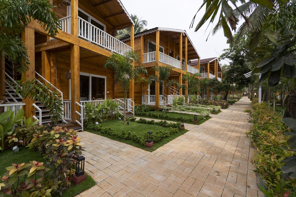 Aralea Beach Resort,Morjim,4 star