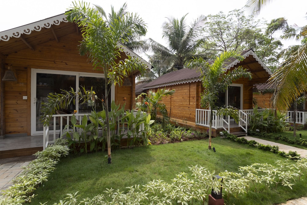 Aralea Beach Resort,Morjim,4 star