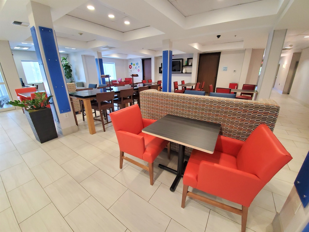holiday inn express hotel and suites lynnwood by ihg