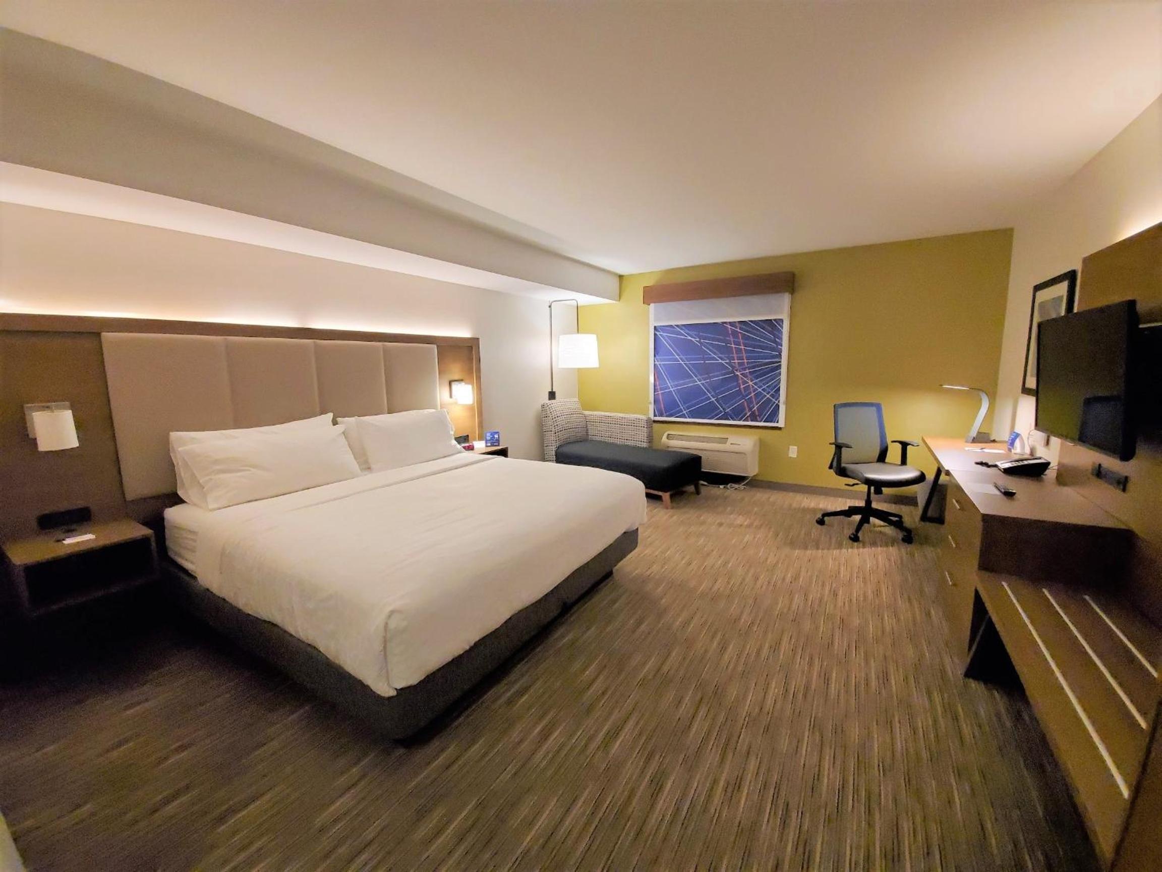 holiday inn express hotel and suites lynnwood by ihg