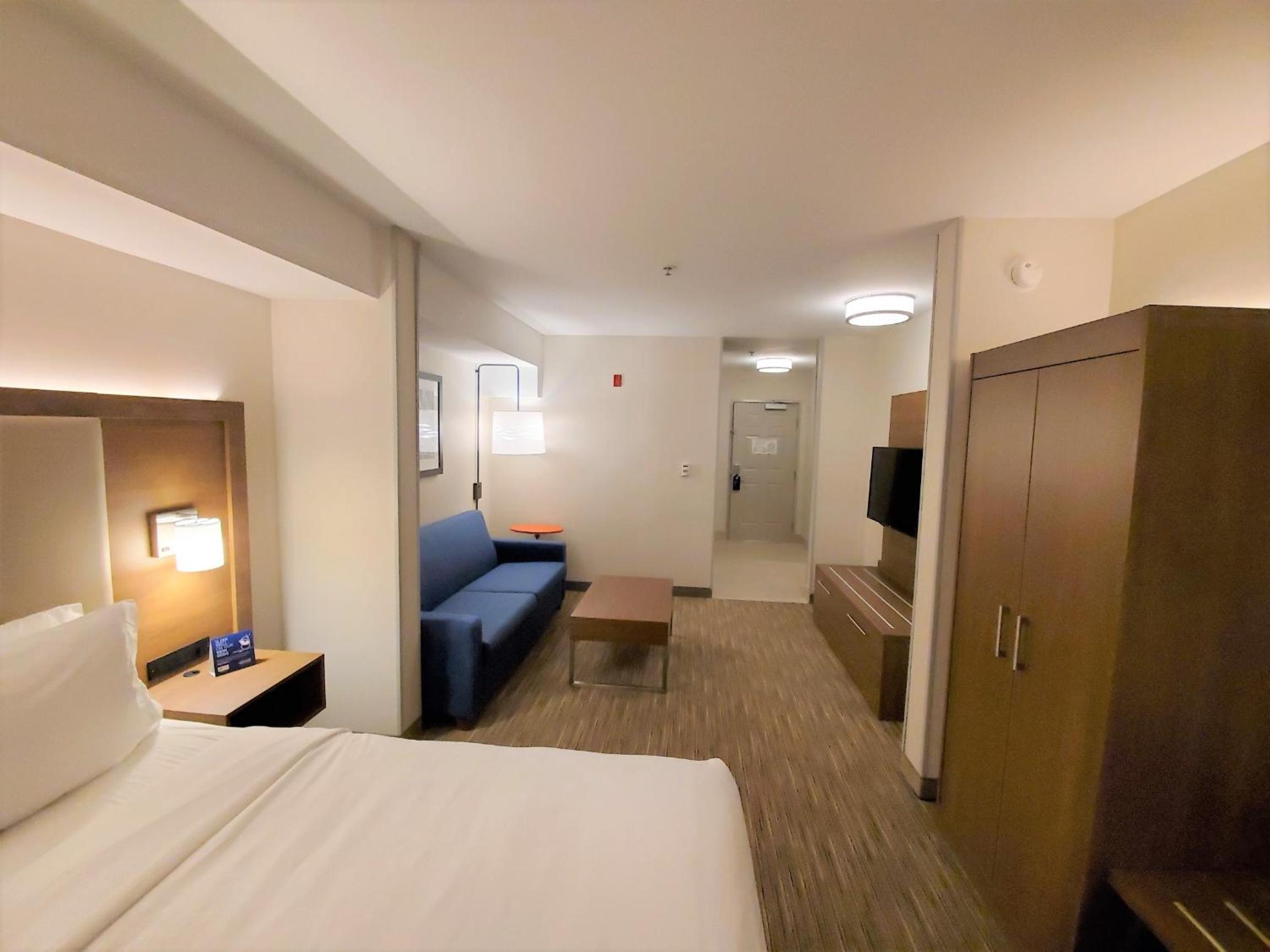 holiday inn express hotel and suites lynnwood by ihg
