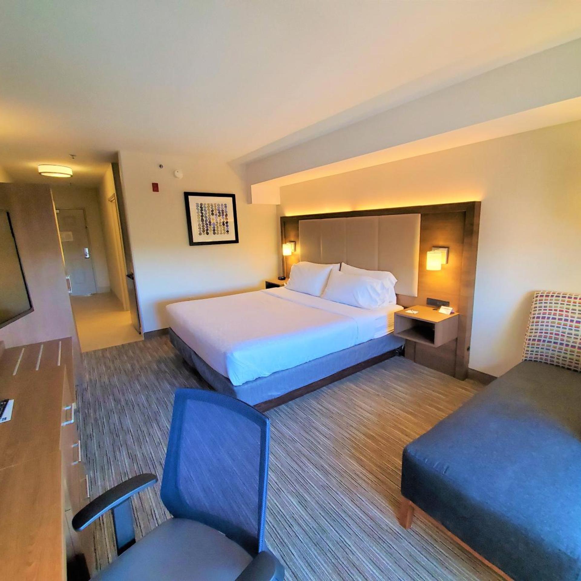 holiday inn express hotel and suites lynnwood by ihg