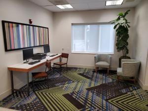 holiday inn express hotel and suites lynnwood by ihg