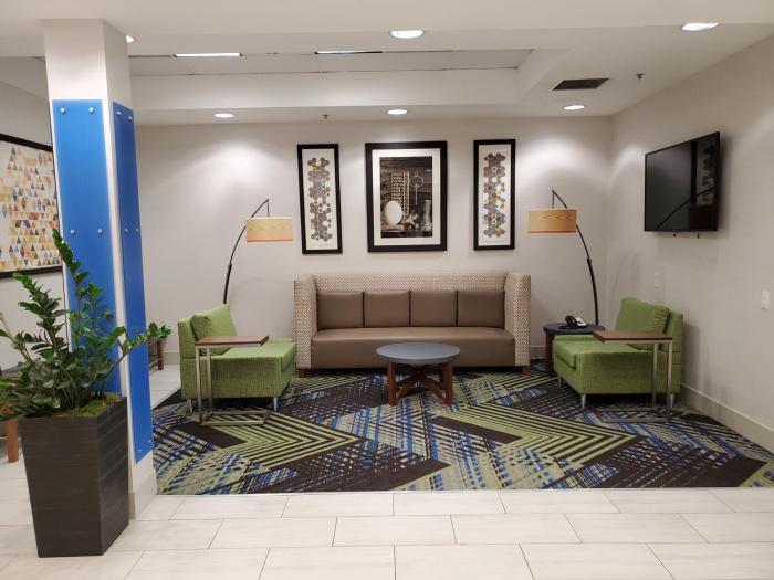 holiday inn express hotel and suites lynnwood by ihg