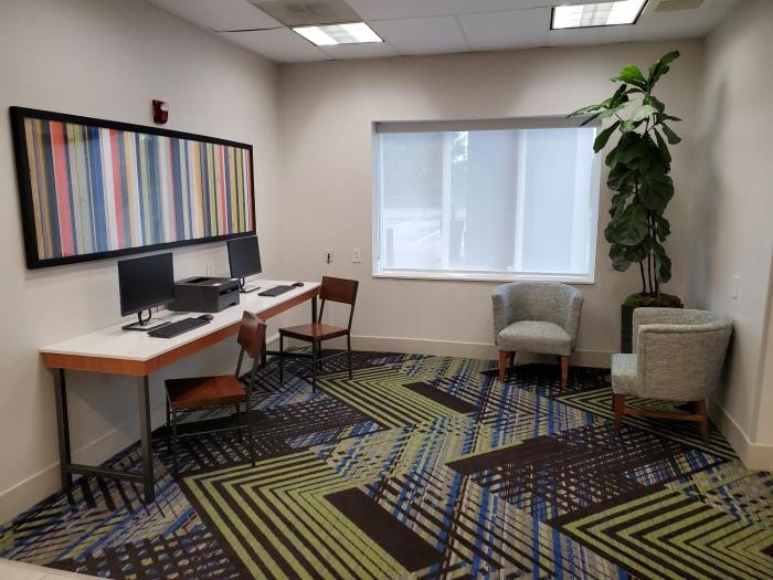 holiday inn express hotel and suites lynnwood by ihg
