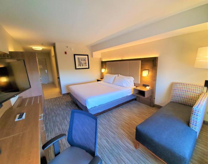 holiday inn express hotel and suites lynnwood by ihg