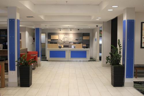 holiday inn express hotel and suites lynnwood by ihg