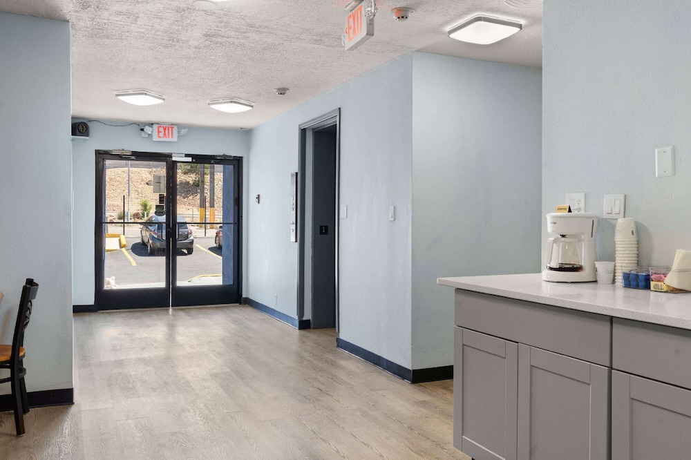 days inn by wyndham albuquerque i 25