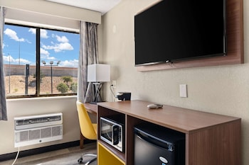 days inn by wyndham albuquerque i 25