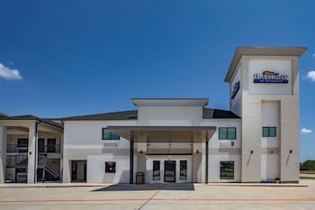 baymont by wyndham freeport texas