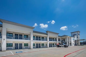 baymont by wyndham freeport texas