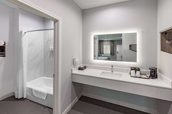 baymont by wyndham freeport texas