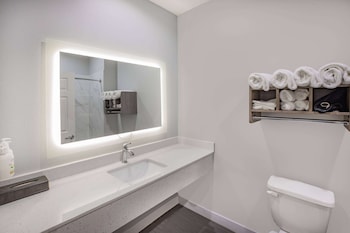 baymont by wyndham freeport texas