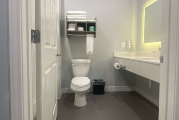 baymont by wyndham freeport texas