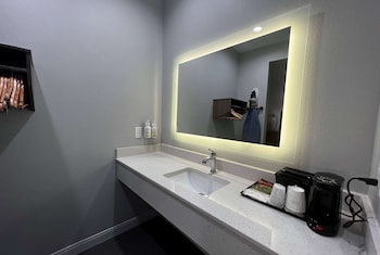 baymont by wyndham freeport texas