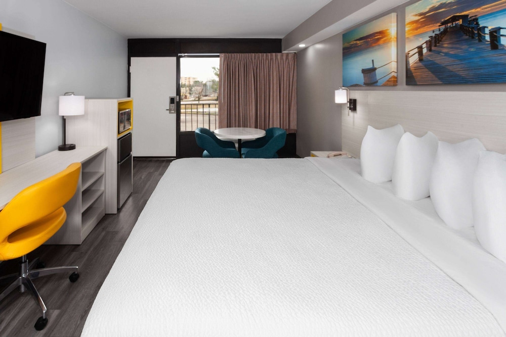 days inn by wyndham baltimore northwest