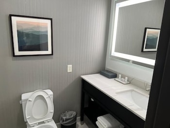 la quinta inn and suites by wyndham manchester