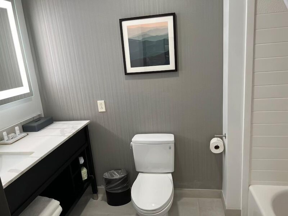 la quinta inn and suites by wyndham manchester