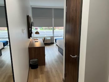 la quinta inn and suites by wyndham manchester