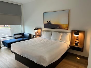 la quinta inn and suites by wyndham manchester