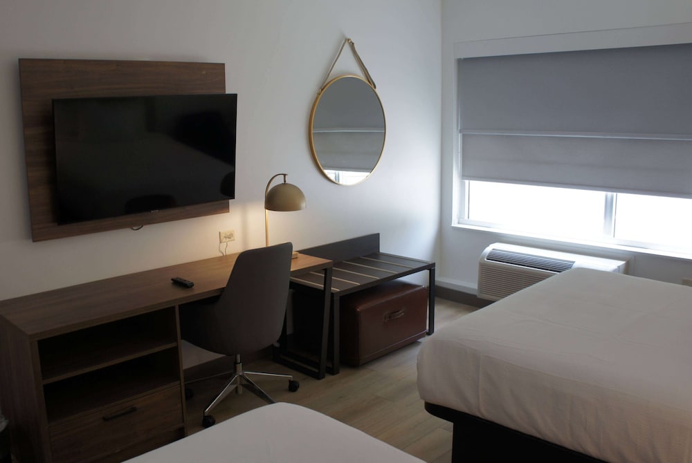 la quinta inn and suites by wyndham manchester