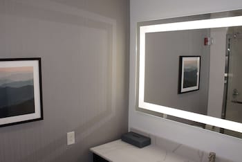 la quinta inn and suites by wyndham manchester
