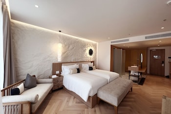 wyndham hoi an royal beachfront resort