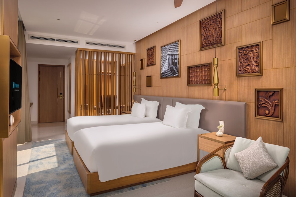 wyndham hoi an royal beachfront resort