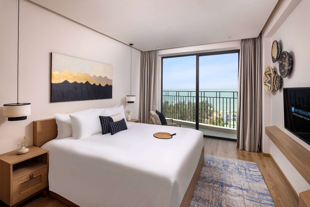 wyndham hoi an royal beachfront resort