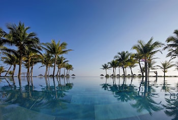 wyndham hoi an royal beachfront resort