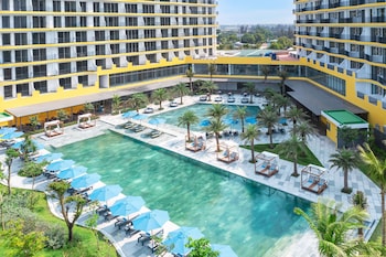 wyndham hoi an royal beachfront resort