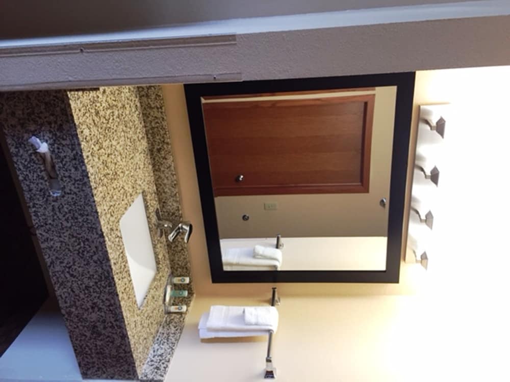 super 8 by wyndham sturtevant racine