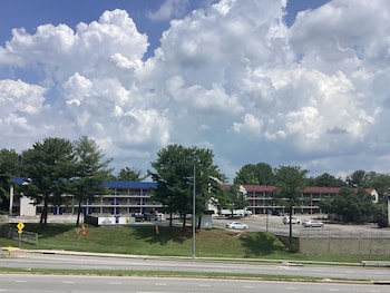 super 8 by wyndham baltimore northwest