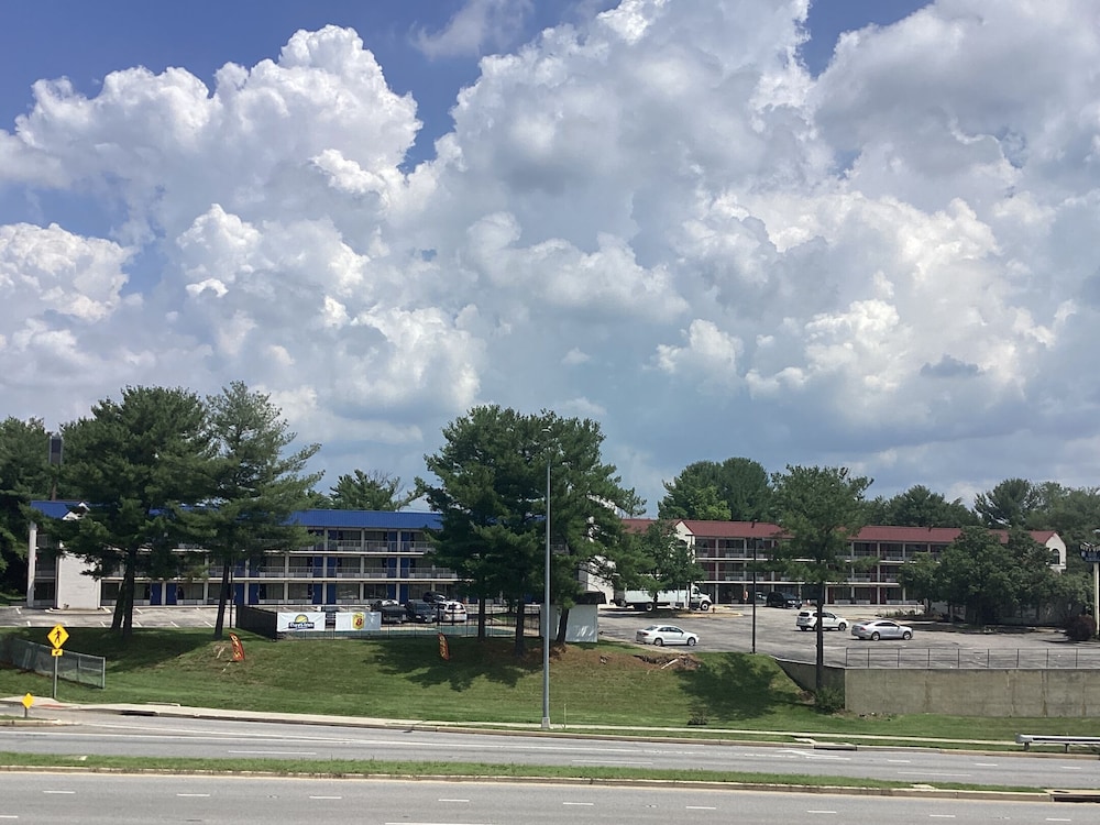 super 8 by wyndham baltimore northwest