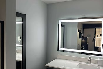 super 8 by wyndham baltimore northwest