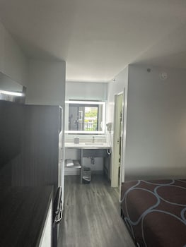 super 8 by wyndham baltimore northwest