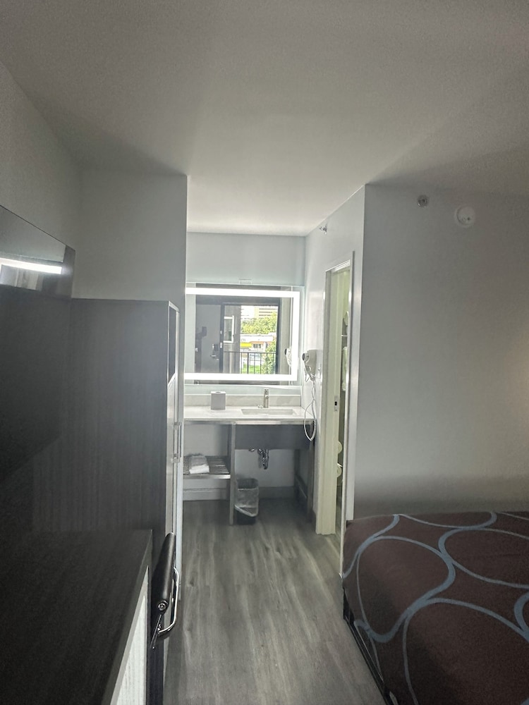 super 8 by wyndham baltimore northwest