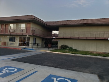 baymont by wyndham coalinga