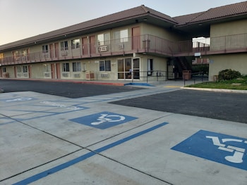 baymont by wyndham coalinga