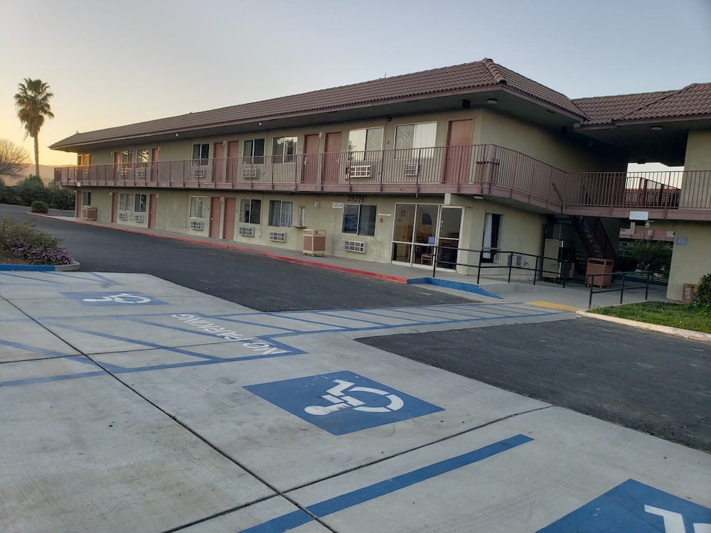 baymont by wyndham coalinga