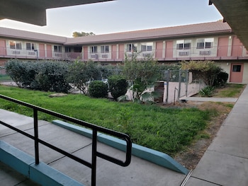 baymont by wyndham coalinga