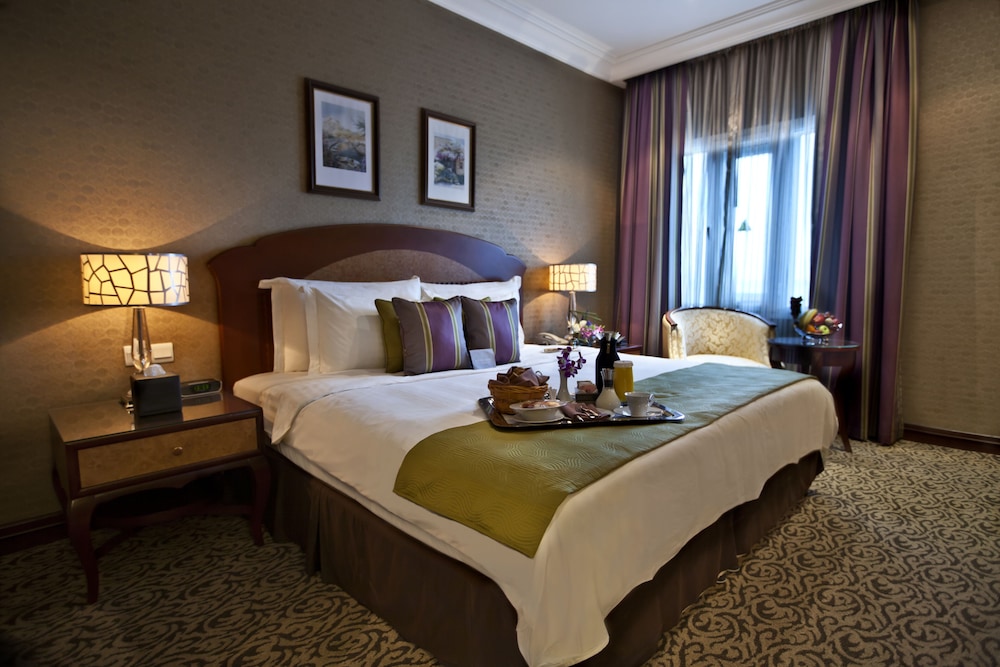 grand regency doha trademark collection by wyndham