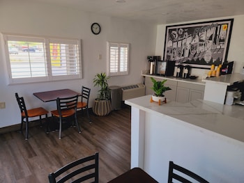 super 8 by wyndham el centro north