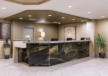 Doubletree By Hilton Madison Downtown,Dane County Regional Airport>>Dane,4 star